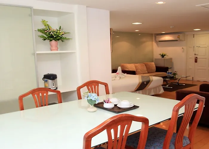 Hotel Summit Pavilion 4*